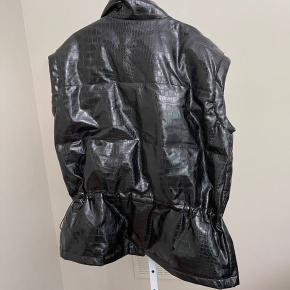 DKNY
Size S Vest New with tags - Picture 3 of 8